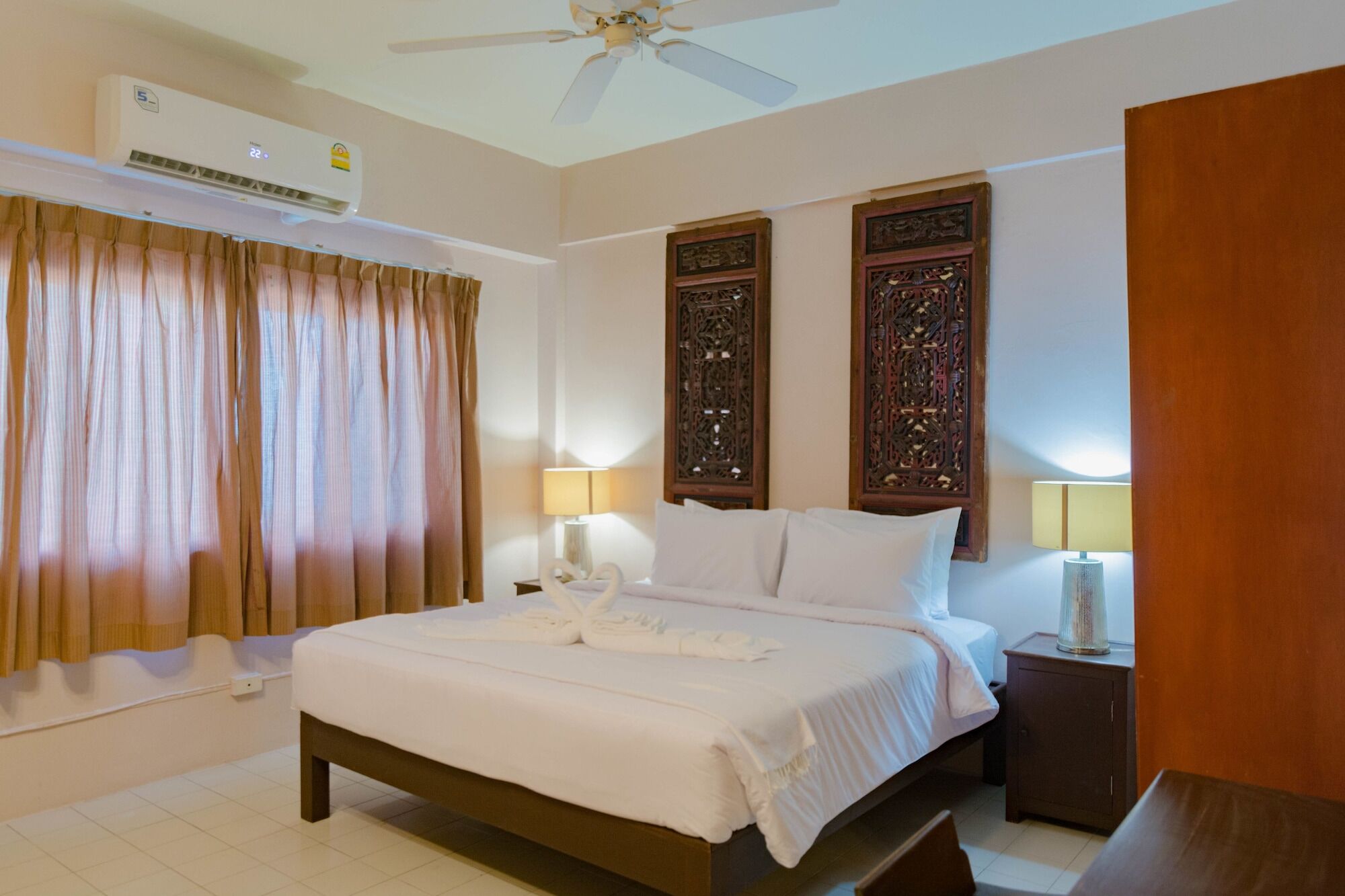 Bed At Beach Hostel Phuket Buitenkant foto