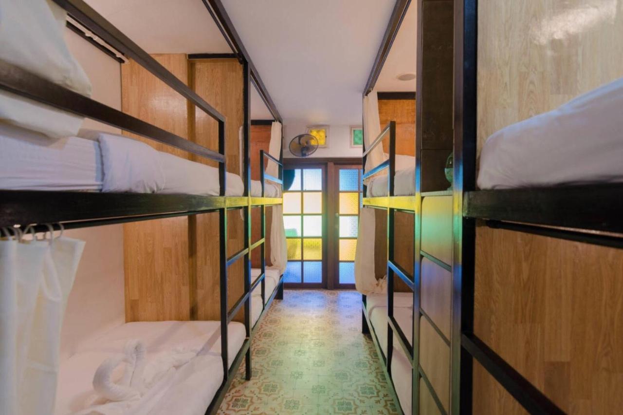 Bed At Beach Hostel Phuket Buitenkant foto