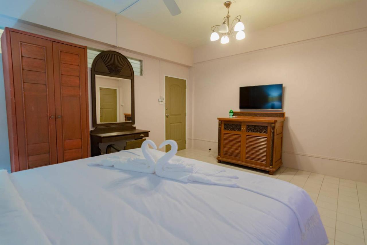 Bed At Beach Hostel Phuket Buitenkant foto