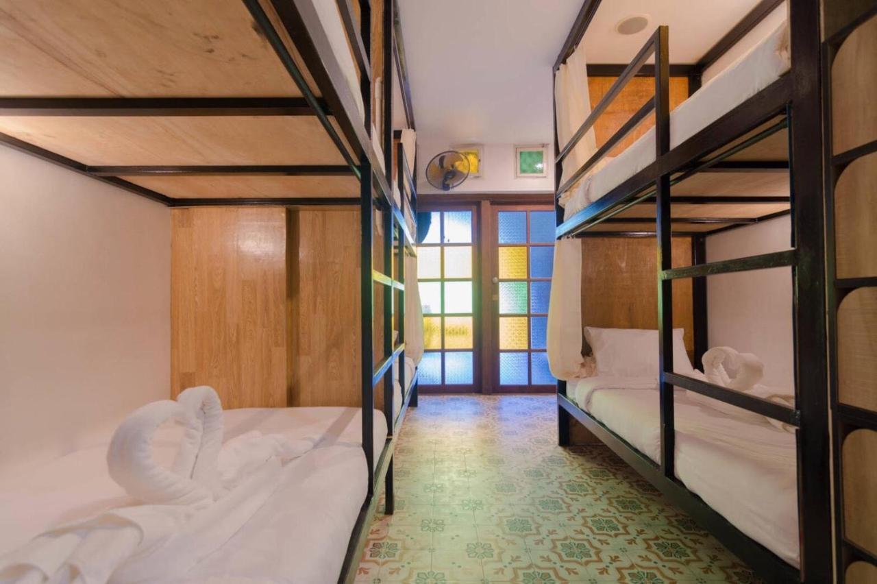 Bed At Beach Hostel Phuket Buitenkant foto