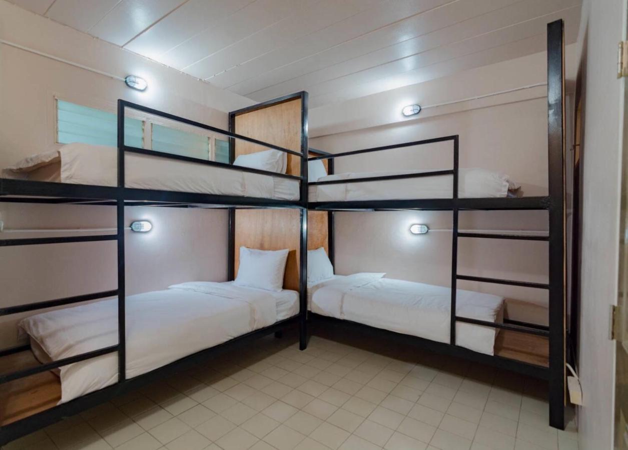 Bed At Beach Hostel Phuket Buitenkant foto
