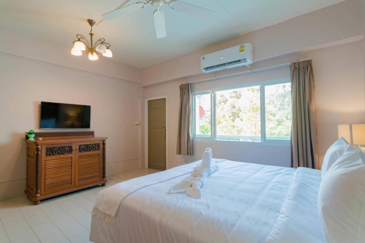 Bed At Beach Hostel Phuket Buitenkant foto